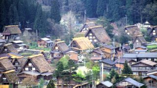 飛騨民芸　飛騨合掌造り　　幅約64cm　×　奥行約43cm　×　高さ約83㎝ 飛騨民芸 飛騨合掌造り 幅約64cm × 奥行約43cm × 高さ約83